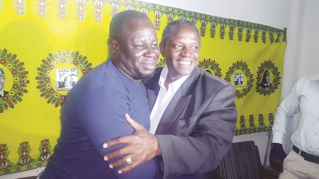 Cde Brown Ndlovu and Cde Pearson Meeting Mbalekwa embrace at a Press briefing in Gweru yesterday