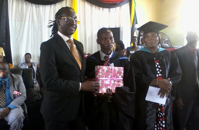 Ukufundela imisebenzi yezandla kuyawavula amathuba emisebenzi