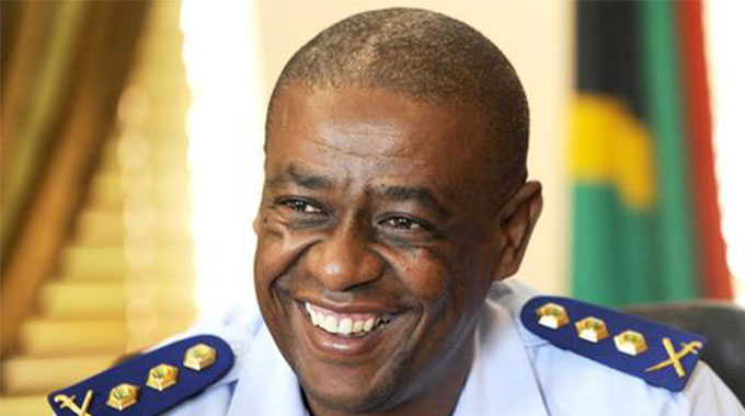 Usakaze ingane phansi yafa