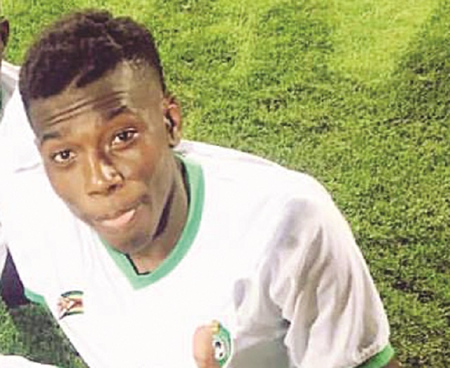 Hadebe signs Kaizer Chiefs 4-year deal