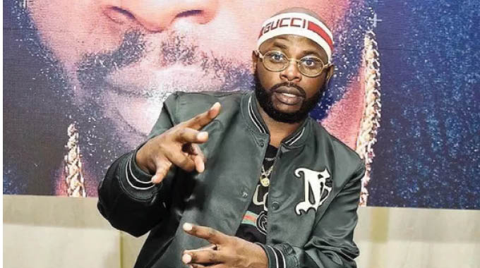 Isililo iCorona ihlwitha iqatha emlonyeni wamaciko eMzansi
