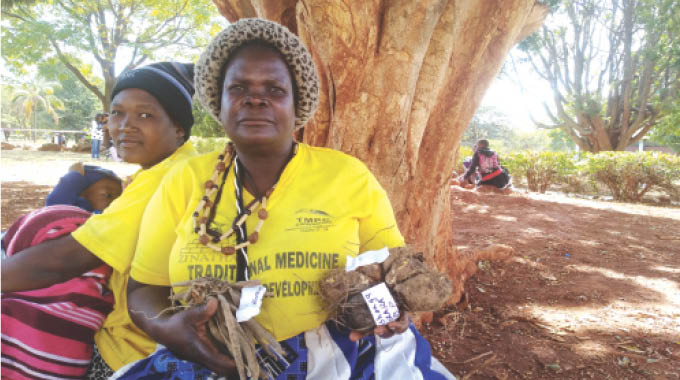 Hlanganani ‘lobabakazi’ weHarare . . . Ufundisa ngezocansi egcekeni