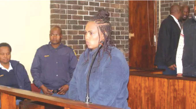 Uvume ukubulala izingane zakhe ezine owesifazane
