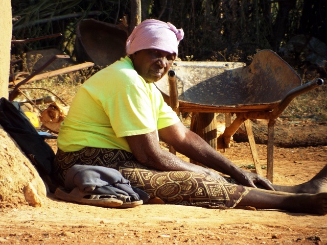 ISIKHOVA KHO ESICATHULWENI. . . sithwala abantu abangu-12 ebusuku