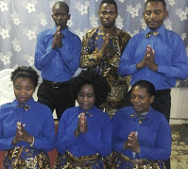 Ngqwa loNombeko Khahlela umculi wezokholo
