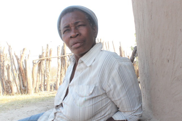 Babhuqwe ngundofa baze baxolisa otsikamutanda