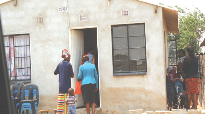 Uzihilele umfundi obelova esikolo