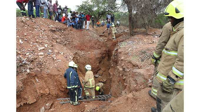 Mine shaft collapse kills gold panner