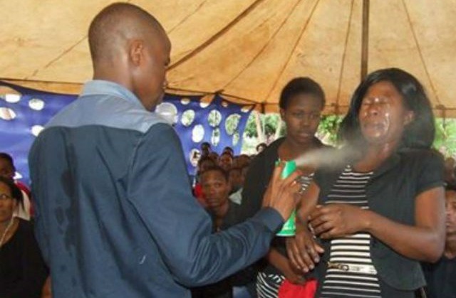 Umbono woMthunywa: Abaphenywe abafundisi bamanga