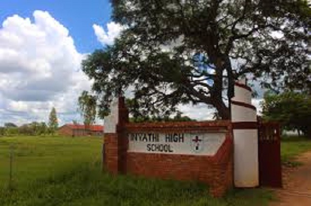 Balungiselela ilanga lokunika abafundi imvuzo eNyathi High