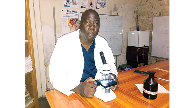 Lab tech quits job to nurture future scientists
