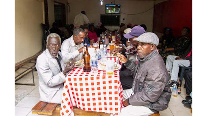 Ex-Bosso treasurer gives Sizinda elderly New Year’s treat