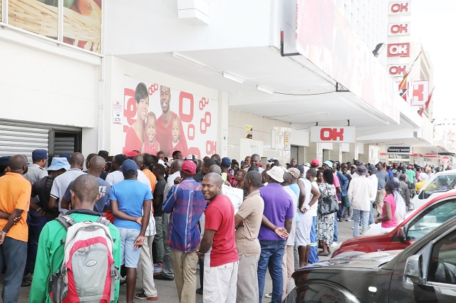 Residents stranded after violence…Traders sell bread for $5
