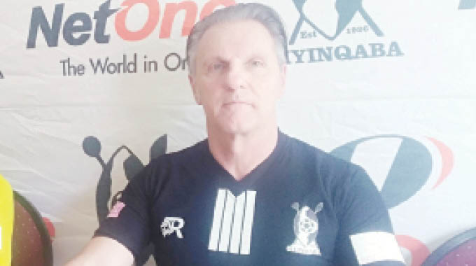 UHADEBE WAYIHAWUKELA KUDALA I-BOSSO