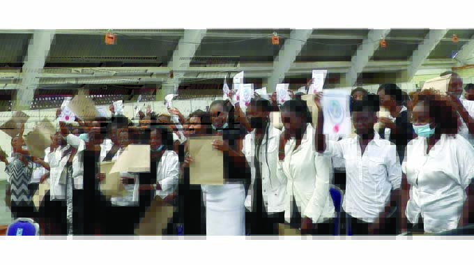 2 800 graduate from AOHF/ZOU open learning partnership