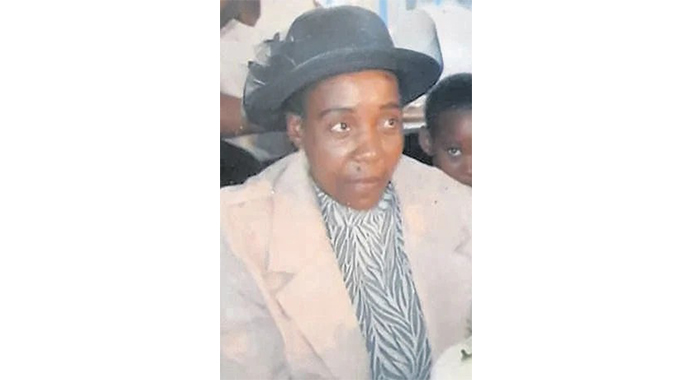 Isoka elingumfundisi (73) ‘libulale’ intombi labazukulu bayo ababili