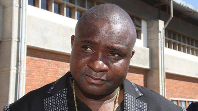 Ruwangwe Zivhu hands over $3 000 to Nyanga family - herald