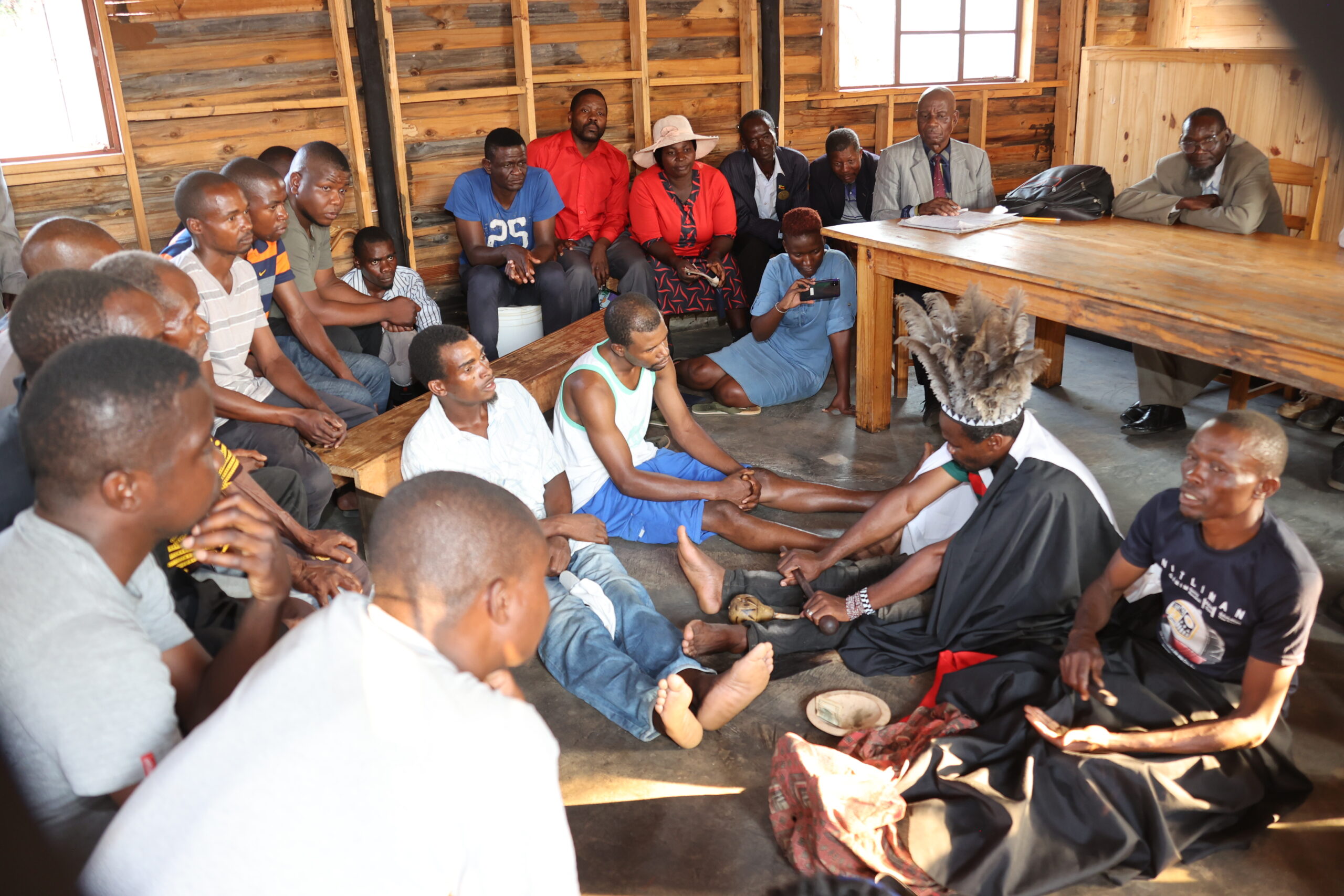 Bee ‘cops’ summoned to ‘arrest’ murderers – herald