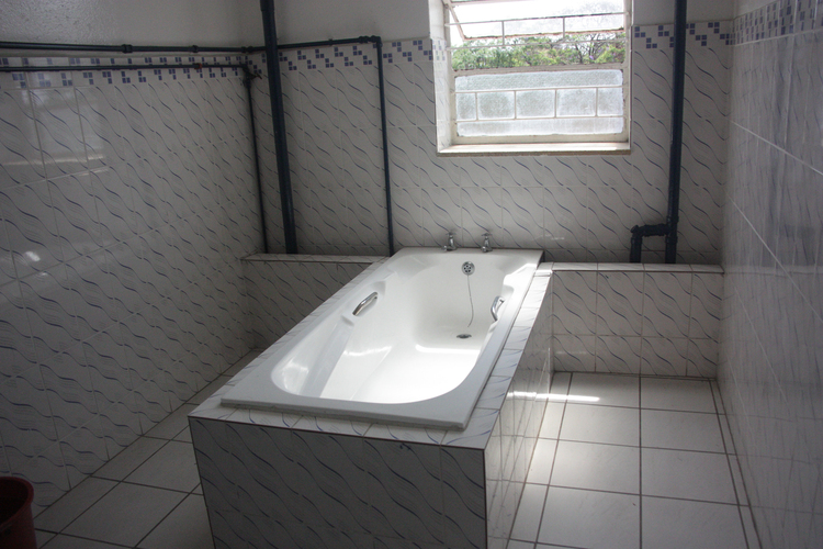Decorating your bathroom on a budget