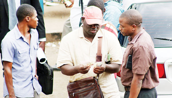 Illegal currency dealers to be jailed for 10 years