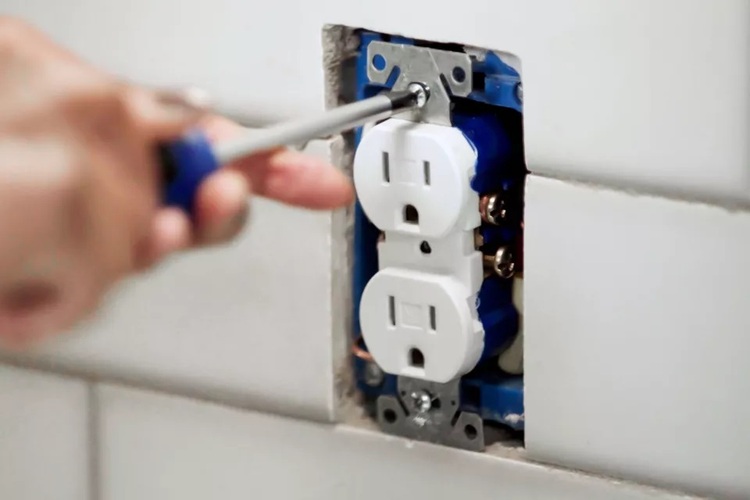 Things to consider when installing electric outlets
