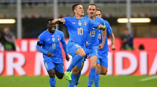 Italy stay in the hunt