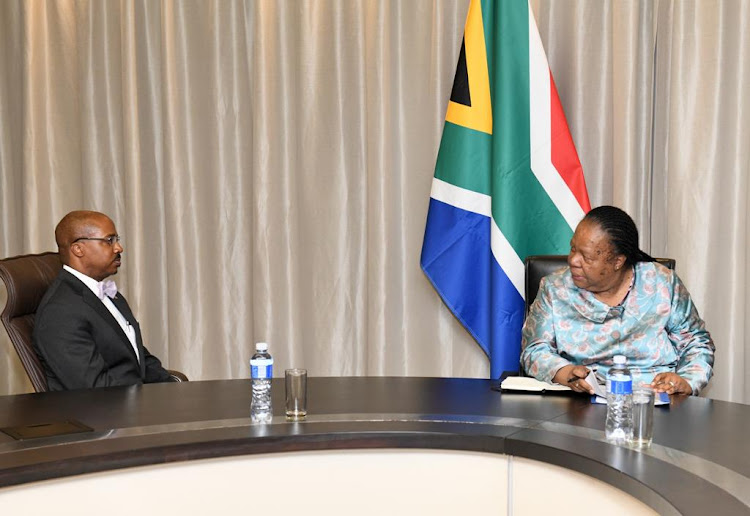 US Ambassador apologises to SA and its people