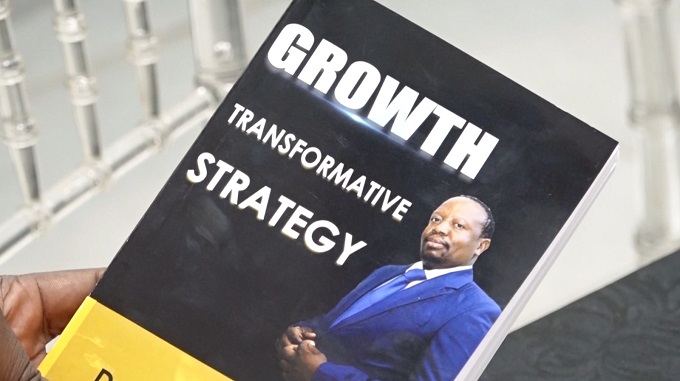 Muzamhindo launches third book