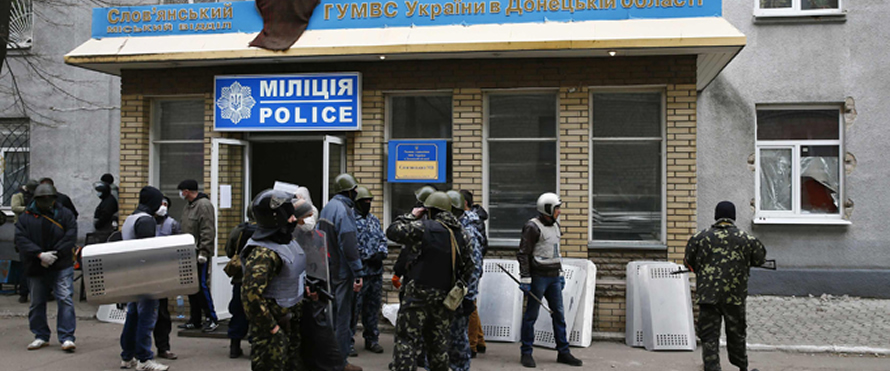 Gunmen seize east Ukraine security buildings