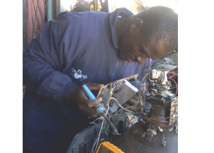 Munyamana: Bodybuilder, electronic technician