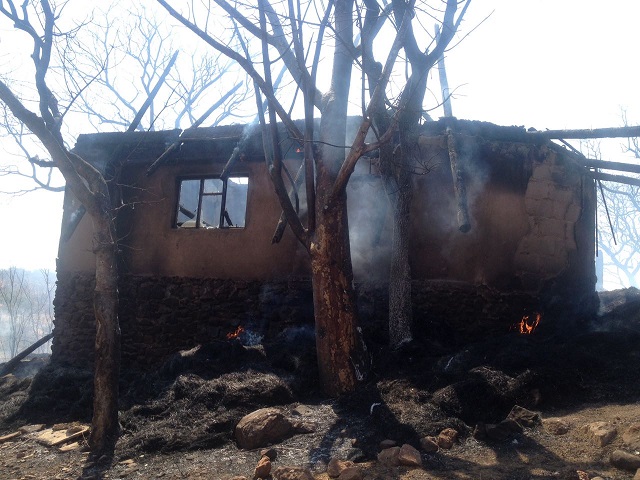 Fire razes down buildings