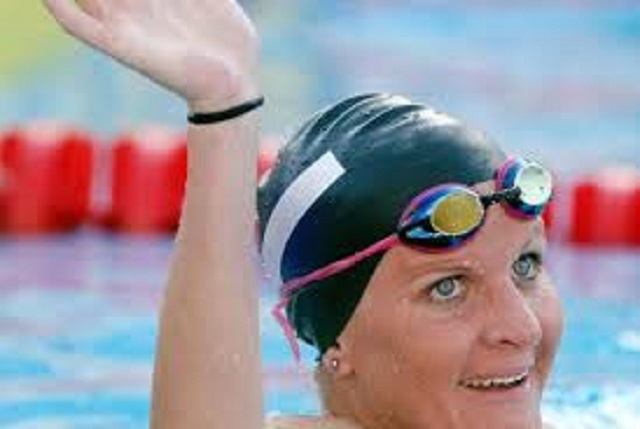 Kirsty Coventry quits swimming