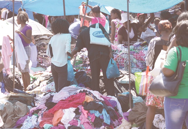 Flee market business at its worst: Vendors