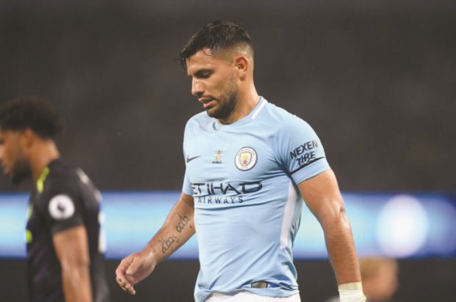 Aguero kept waiting as City stay top