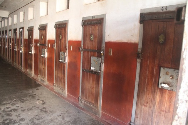 KHAMI PRISON BOSS FRAUDULENTLY RELEASES DANGEROUS ARMED ROBBER: Police swoop in after man serving 62-years walks free