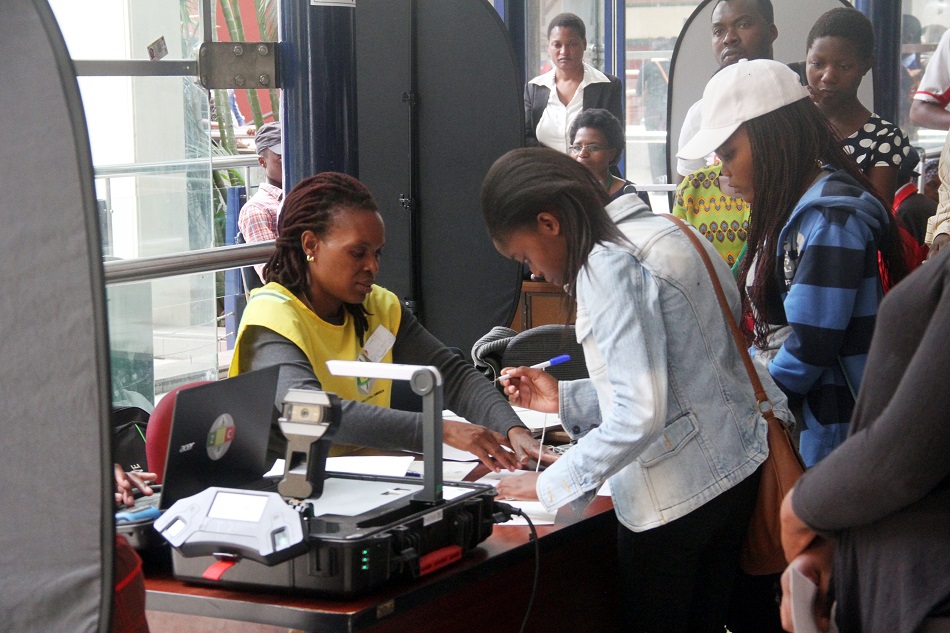 Last minute rush for voter registration