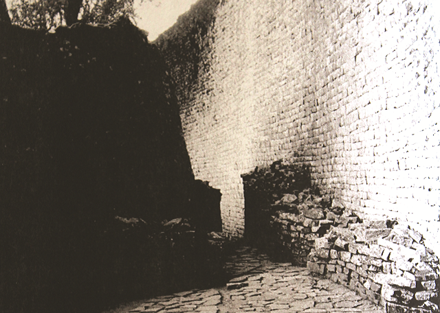 Journey to Great Zimbabwe: The narrow passage and beyond