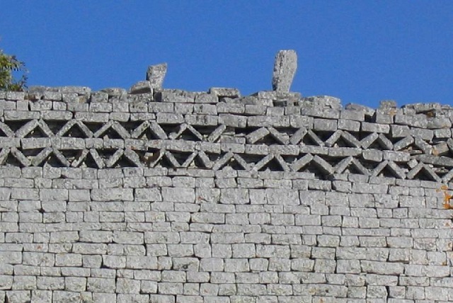Journey to Great Zimbabwe: Links between a chevron pattern and the crocodile in expressions of fertility