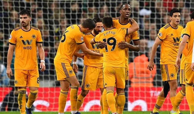Spurs title chances hit by Wolves defeat
