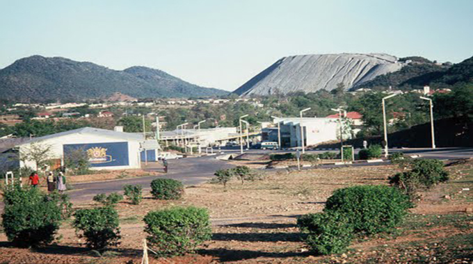 Zvishavane to get earth moving machinery