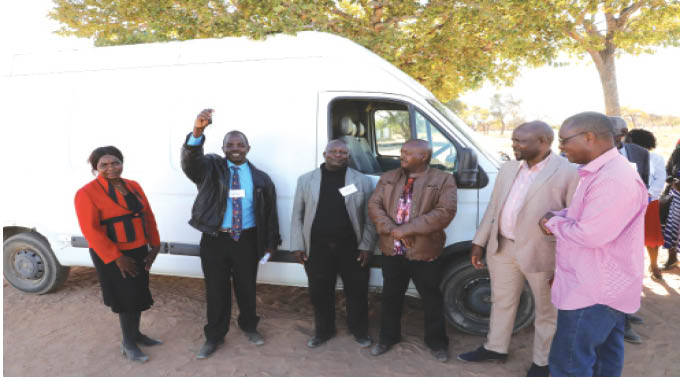 Diasporans donate to school