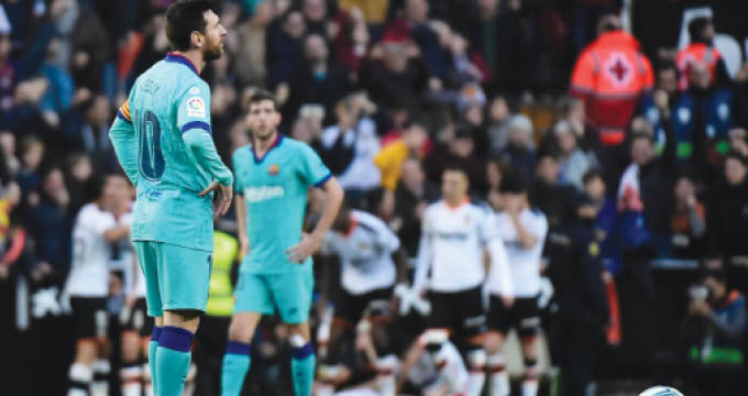 Setien’s Barca beaten at Valencia