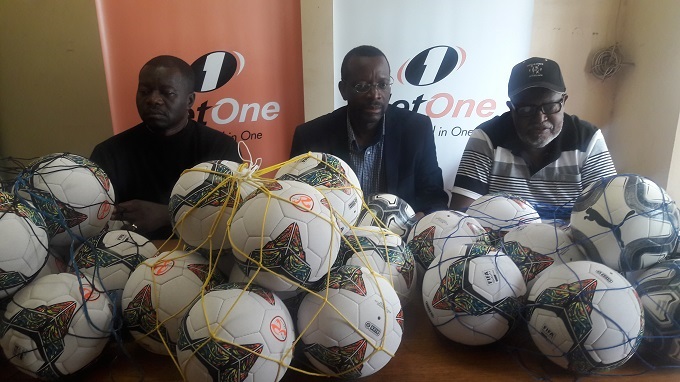 Highlanders Life Member donates 30 balls to the club