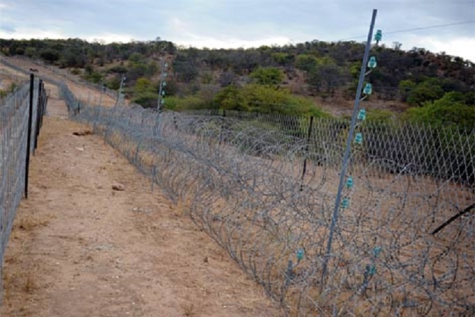 South Africa erecting emergency 40 km fence at Beitbridge border to halt virus