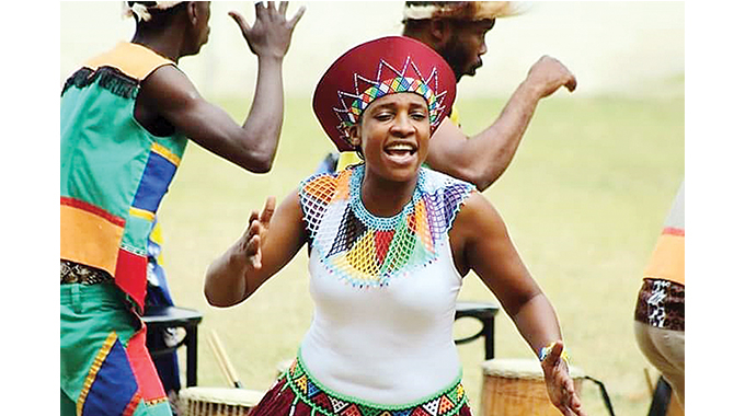 Arts royalty turns out in numbers to send off Bonnie