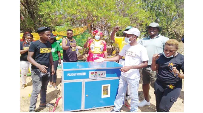 Zanu PF youths get egg incubator