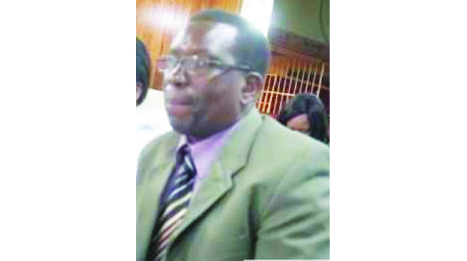 Council workers demand salaries indexed in forex