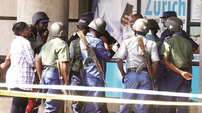 “Armed robbers police Fidelity standoff”: Details emerge