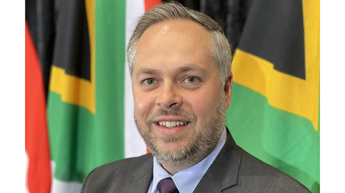 SA extends Zimbabwe Exemption Permits to 2027