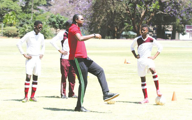 Kanu conducts coaching clinic
